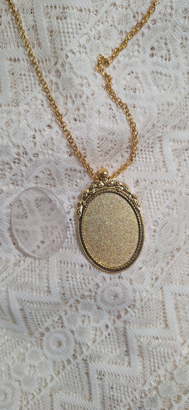 Pingente dourado 3x4cm