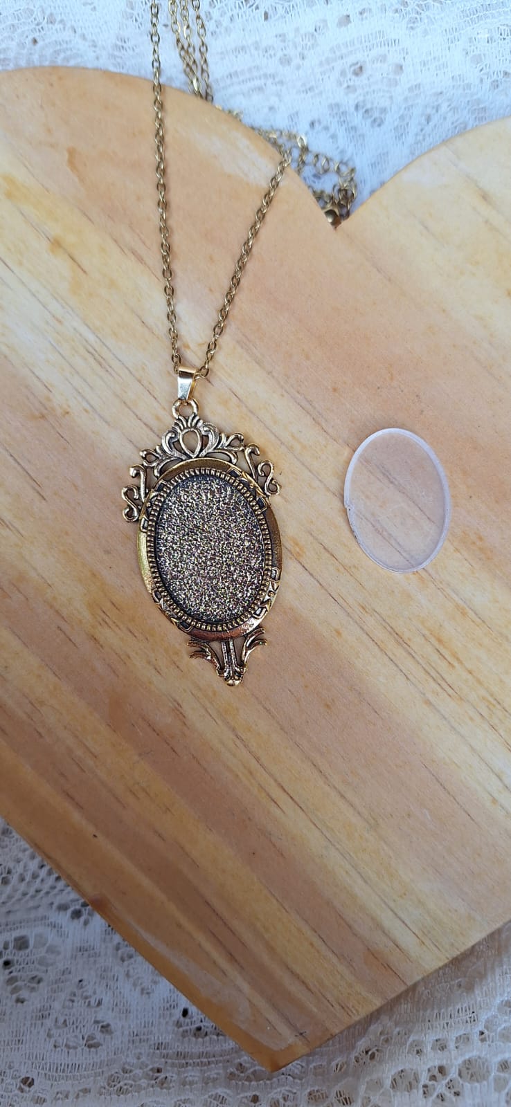 Pingente dourado velho decorado no topo 18mmx25mm